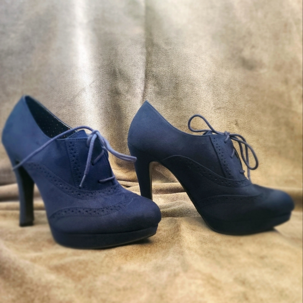 Fiona Jetset suede shoes, size 10